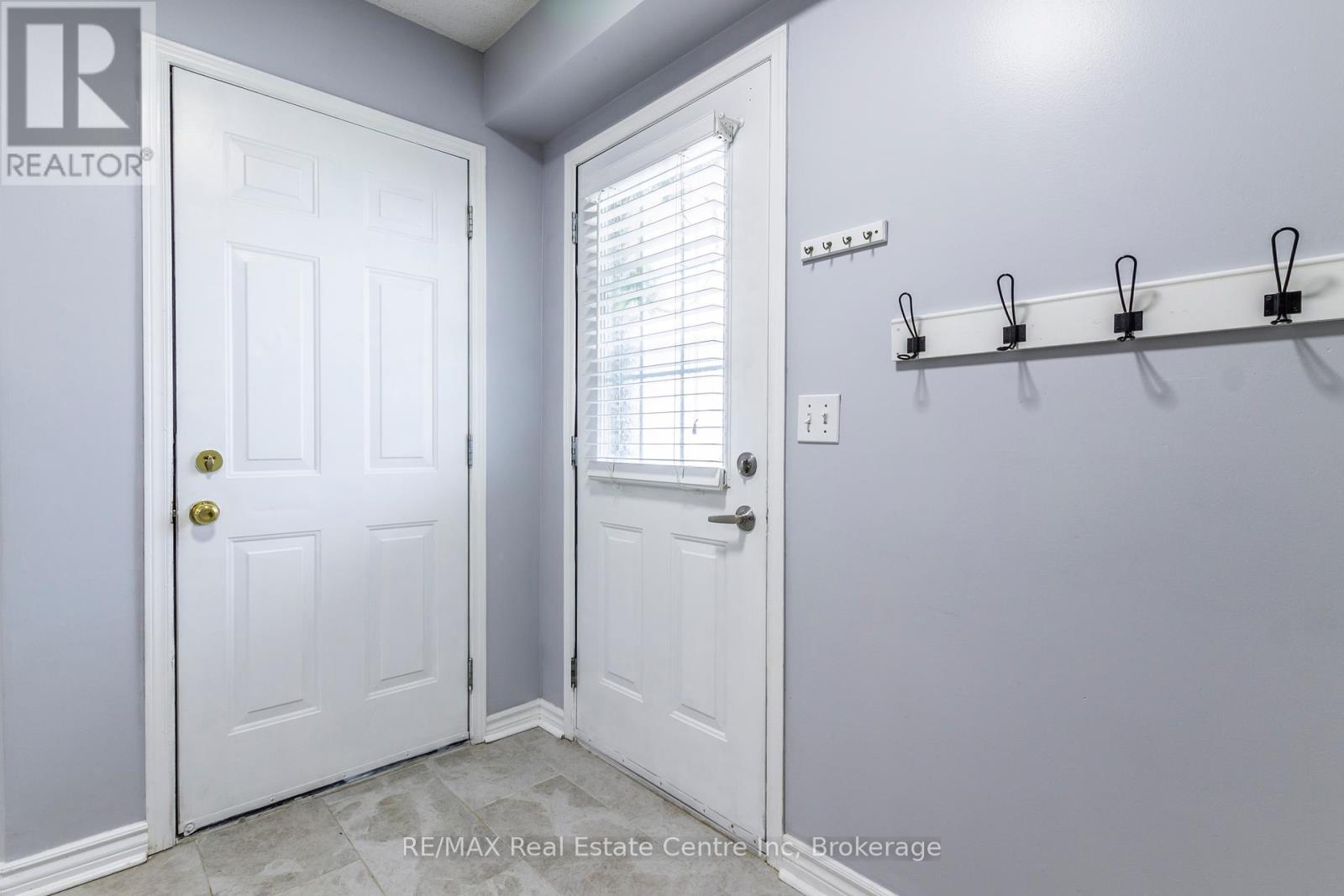 37 Swift Crescent, Guelph, Ontario  N1E 7J3 - Photo 4 - X12194230
