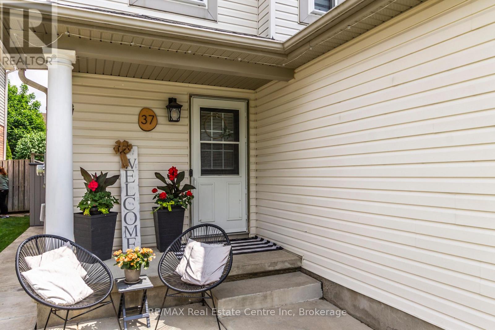 37 Swift Crescent, Guelph, Ontario  N1E 7J3 - Photo 3 - X12194230