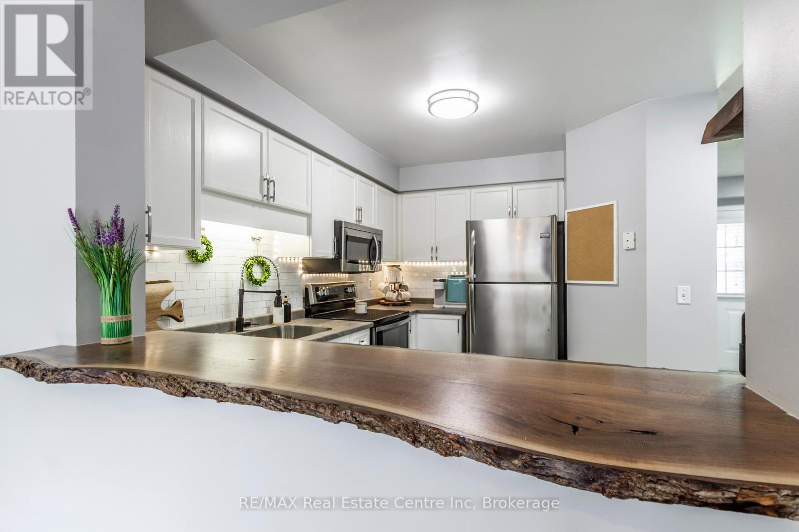 37 Swift Crescent, Guelph, Ontario  N1E 7J3 - Photo 7 - X12194230
