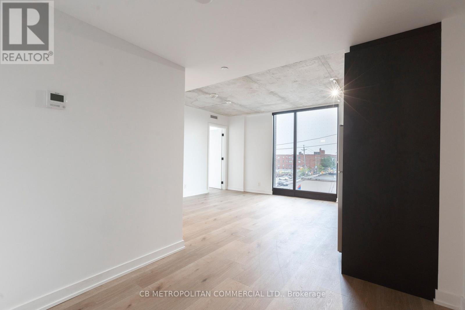302 - 7 Fairbank Avenue, Toronto, Ontario  M6E 3Y5 - Photo 4 - W12211260