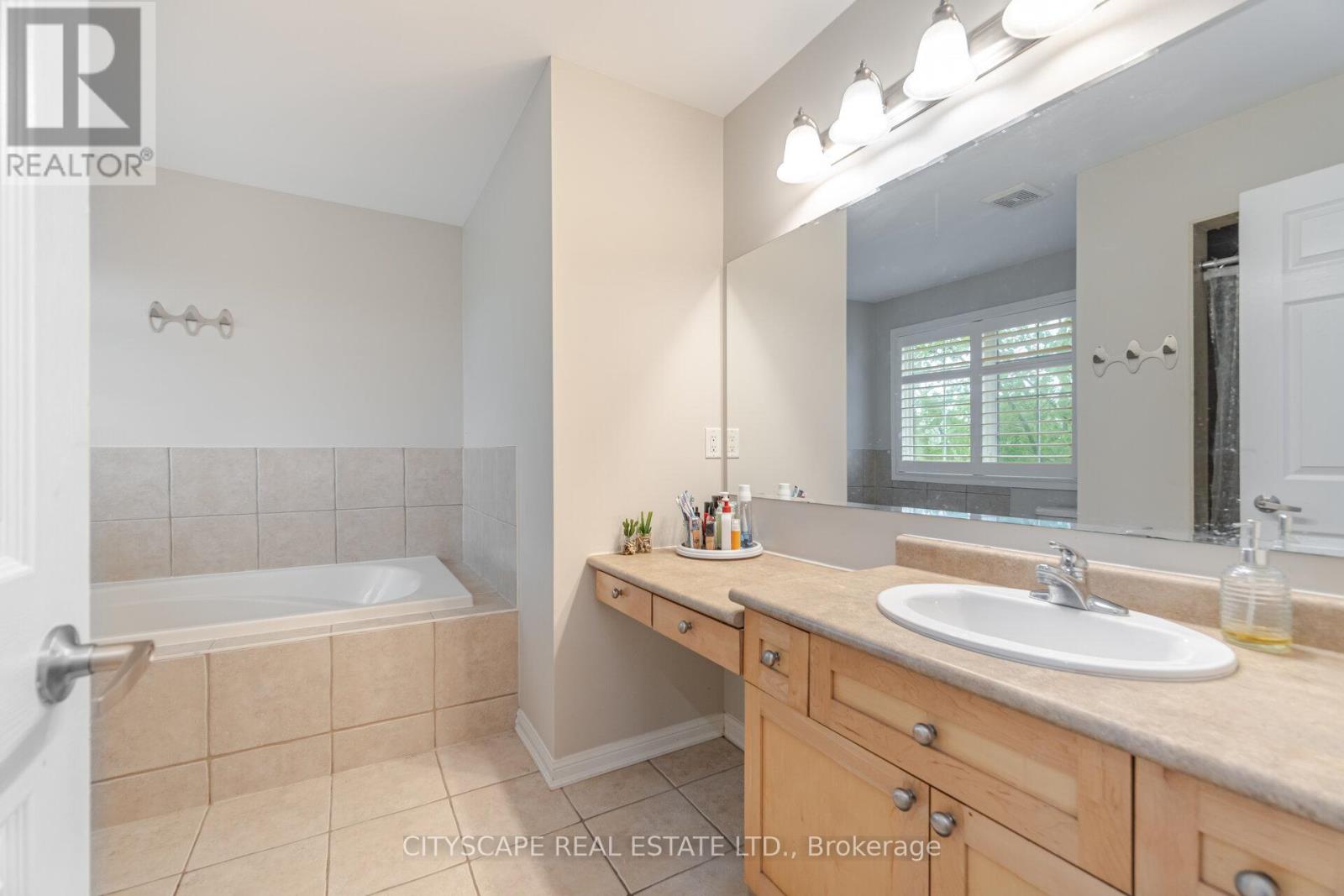 170 Fennamore Terrace, Milton (Ha Harrison), Ontario  L9T 0Y3 - Photo 3 - W12211269