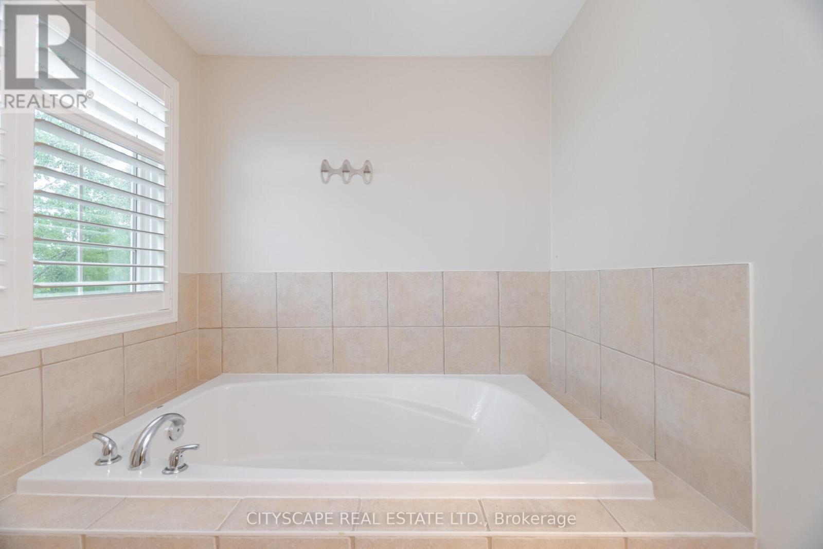 170 Fennamore Terrace, Milton (Ha Harrison), Ontario  L9T 0Y3 - Photo 4 - W12211269
