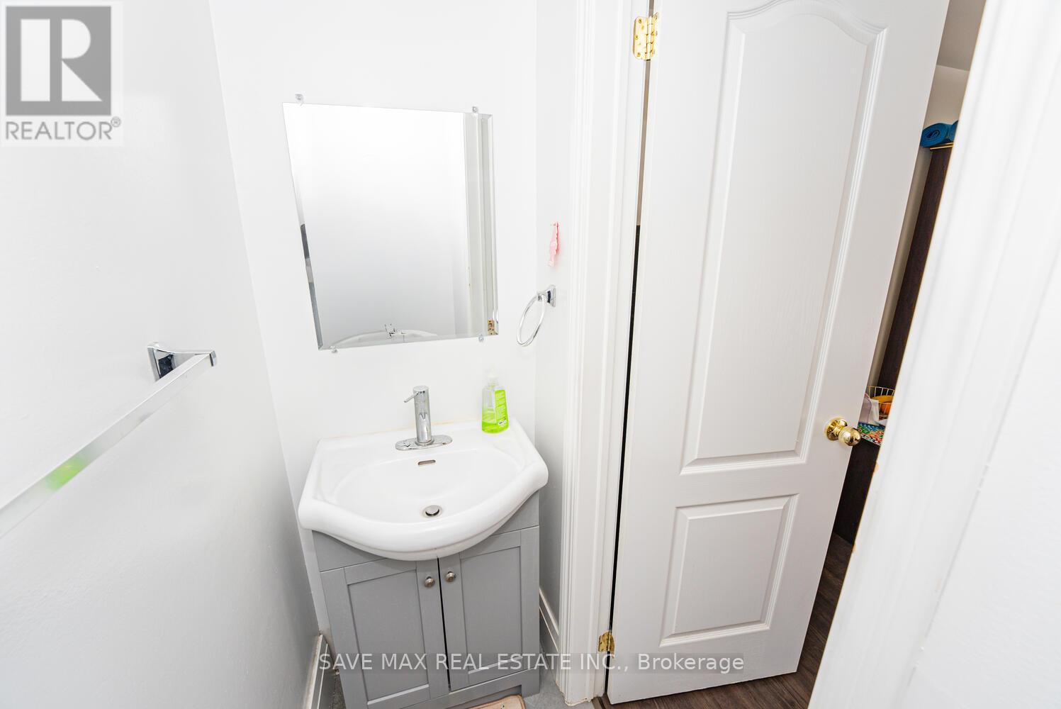 80 New Pines Trail, Brampton (Heart Lake), Ontario  L6Z 0B4 - Photo 13 - W12211273