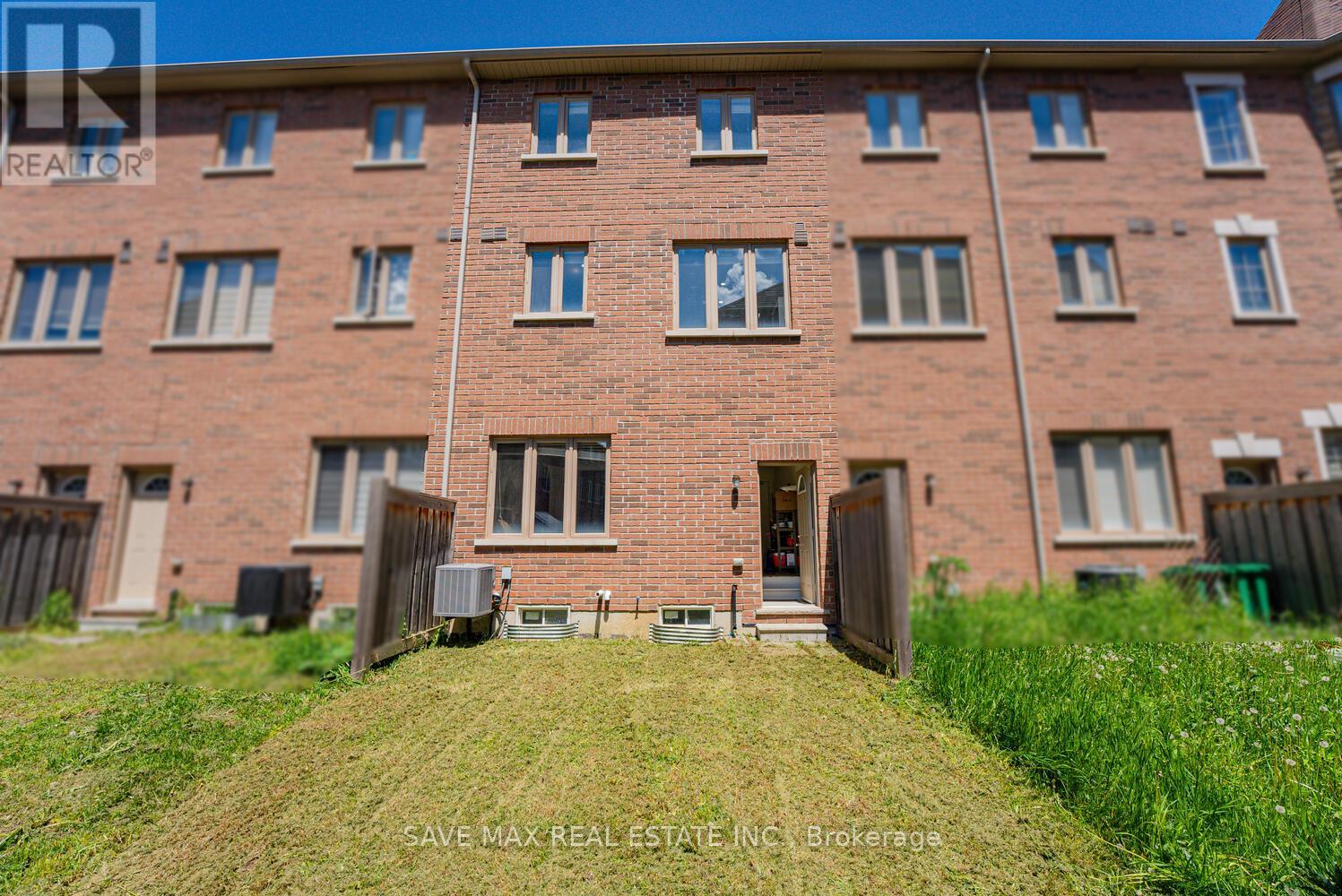 80 New Pines Trail, Brampton (Heart Lake), Ontario  L6Z 0B4 - Photo 17 - W12211273