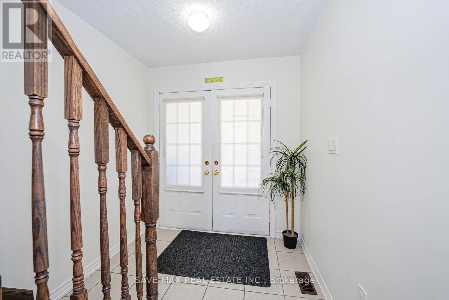 80 New Pines Trail, Brampton (Heart Lake), Ontario  L6Z 0B4 - Photo 9 - W12211273