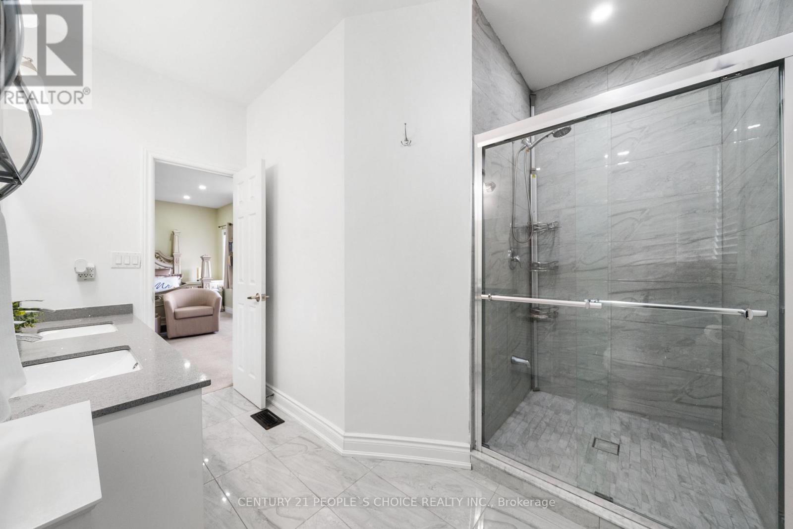 5 Elmhurst Drive, Toronto, Ontario  M9W 2J4 - Photo 24 - W12211281
