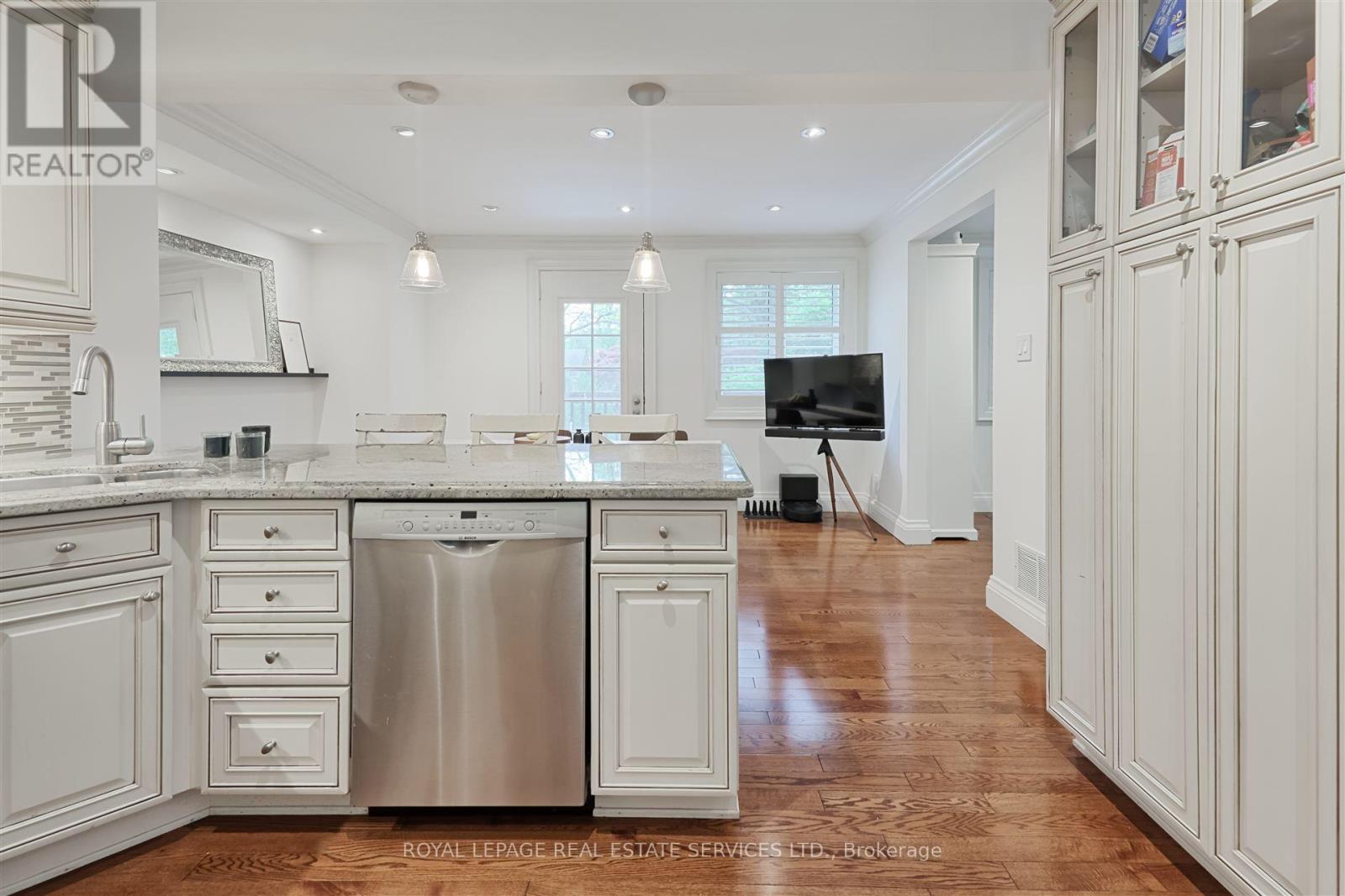 169 Morrison Road, Oakville, Ontario  L6J 4J3 - Photo 13 - W12211292