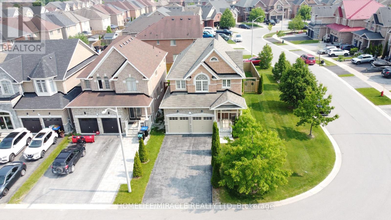 2215 Dawson Crescent, Innisfil, Ontario  L9S 0G9 - Photo 4 - N12211152