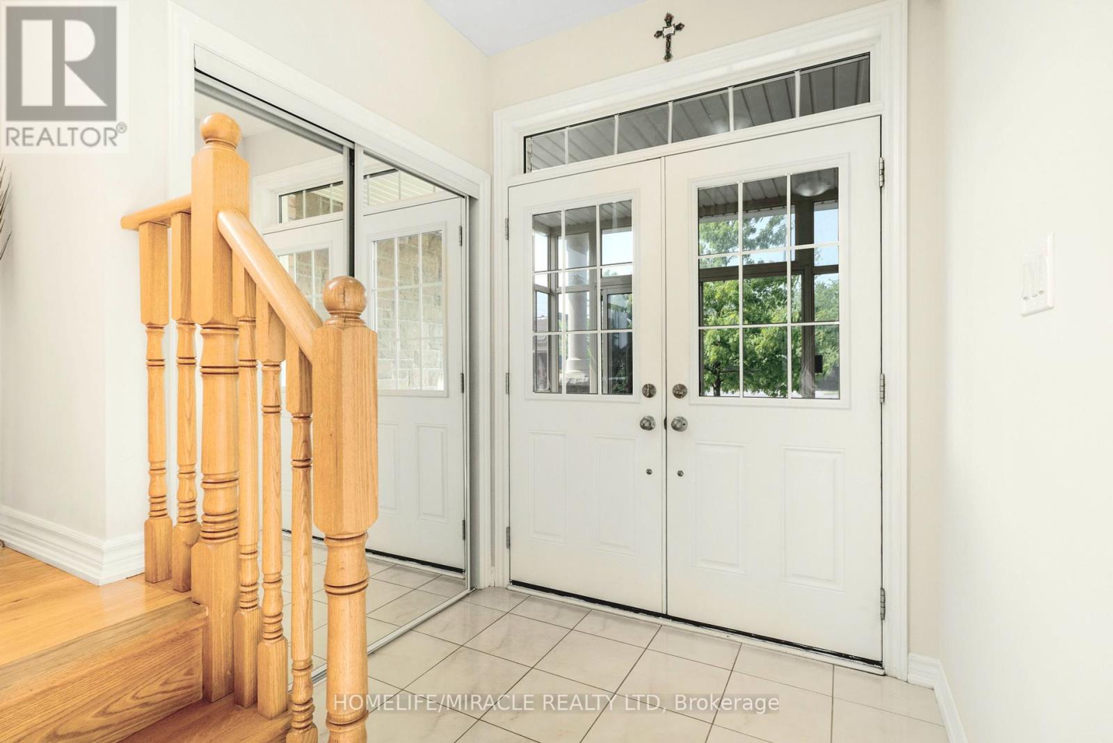 2215 Dawson Crescent, Innisfil, Ontario  L9S 0G9 - Photo 6 - N12211152