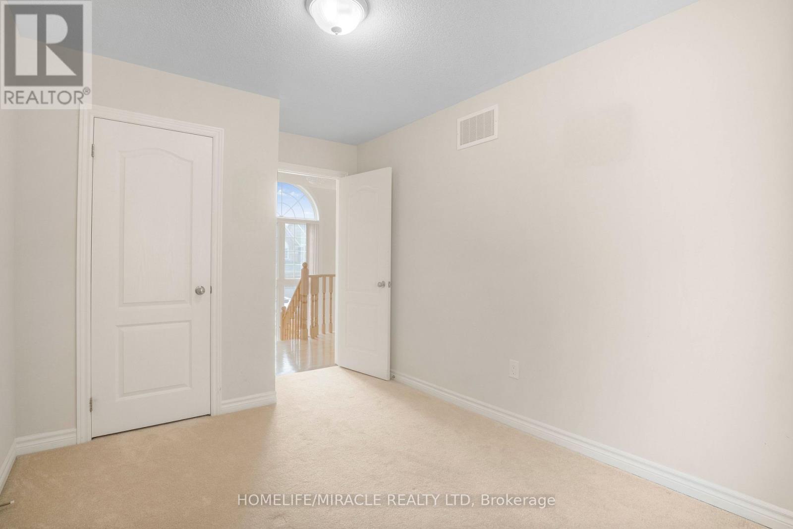 2215 Dawson Crescent, Innisfil, Ontario  L9S 0G9 - Photo 38 - N12211152