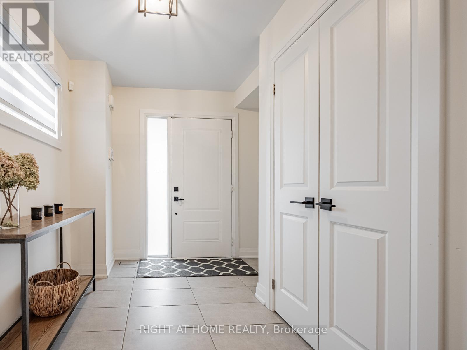 1800 Mitoff Place, Mississauga (Rathwood), Ontario  L4W 0E8 - Photo 25 - W12210983