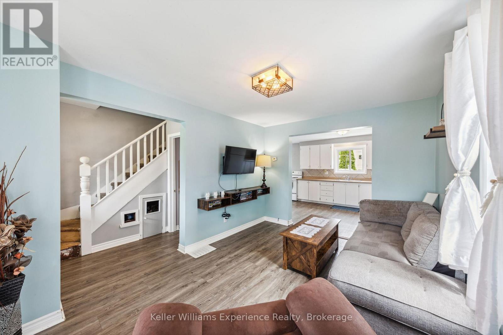 95 Fox Street, Penetanguishene, Ontario L9M 1C8 - Photo 9 - S12189664