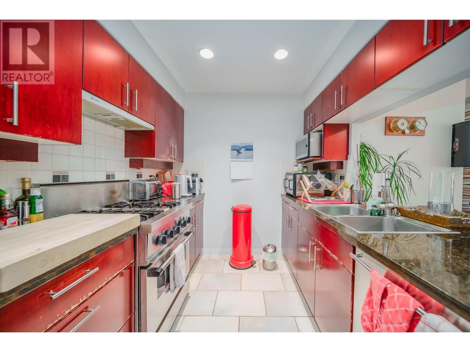 301 198 Aquarius Mews, Vancouver, British Columbia  V6Z 2Y4 - Photo 12 - R3013985