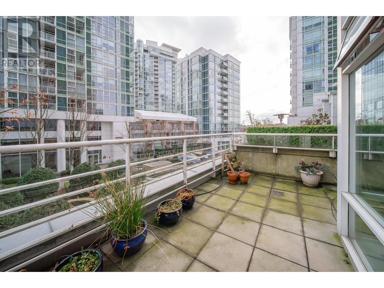 301 198 Aquarius Mews, Vancouver, British Columbia  V6Z 2Y4 - Photo 15 - R3013985