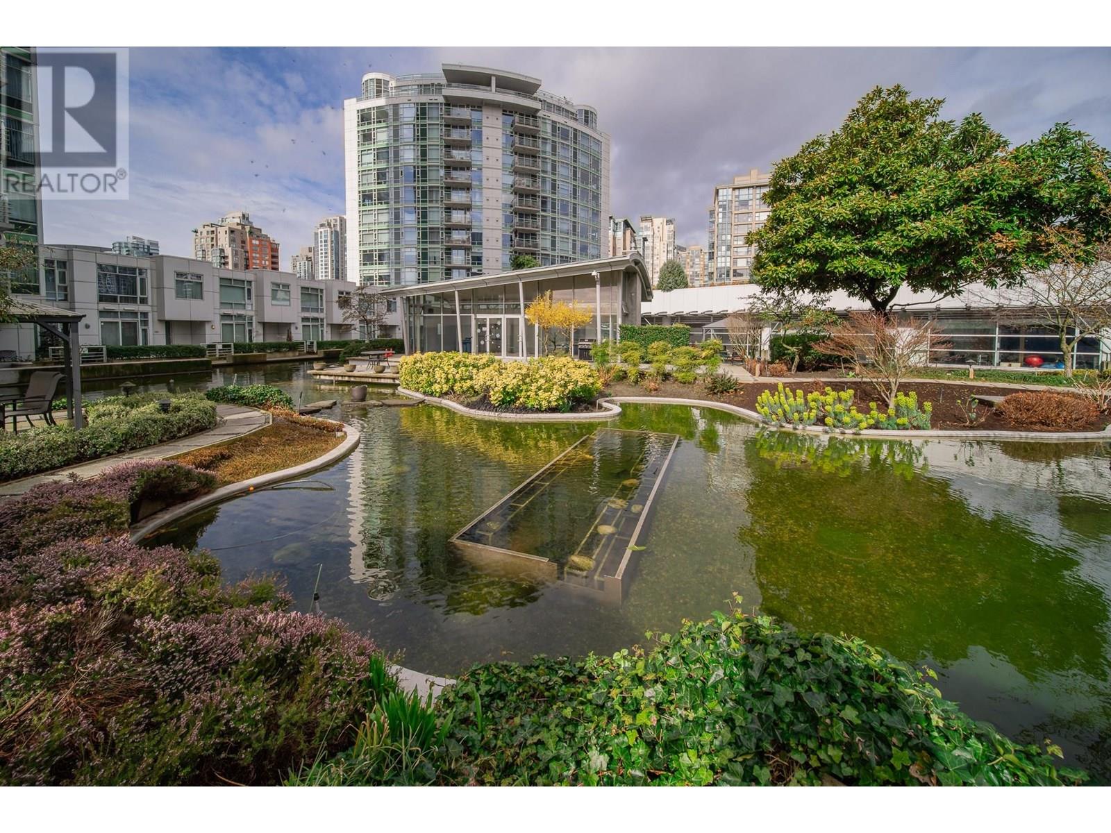 301 198 Aquarius Mews, Vancouver, British Columbia  V6Z 2Y4 - Photo 2 - R3013985