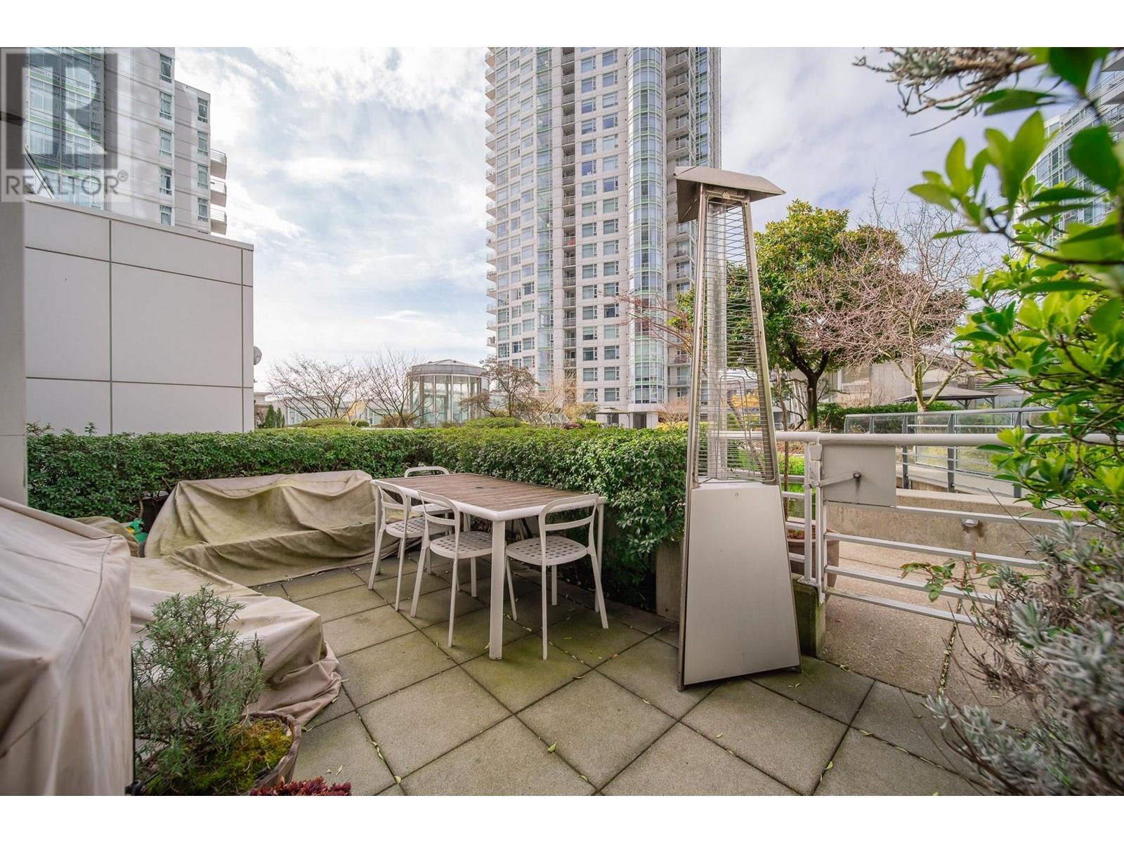 301 198 Aquarius Mews, Vancouver, British Columbia  V6Z 2Y4 - Photo 4 - R3013985