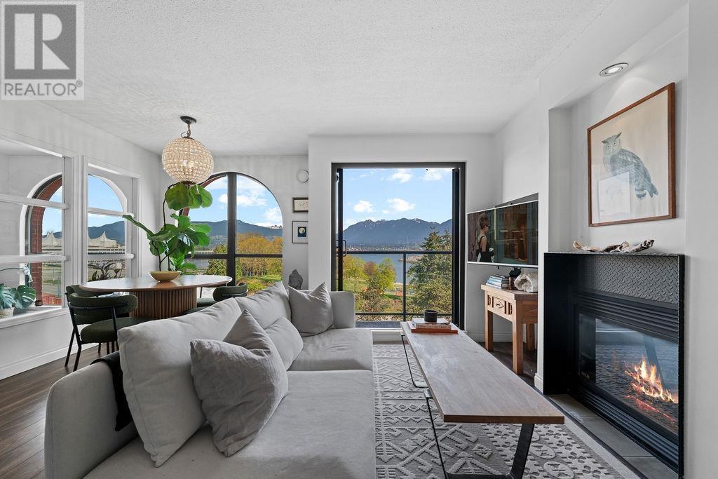 703 55 ALEXANDER STREET, Vancouver, British Columbia