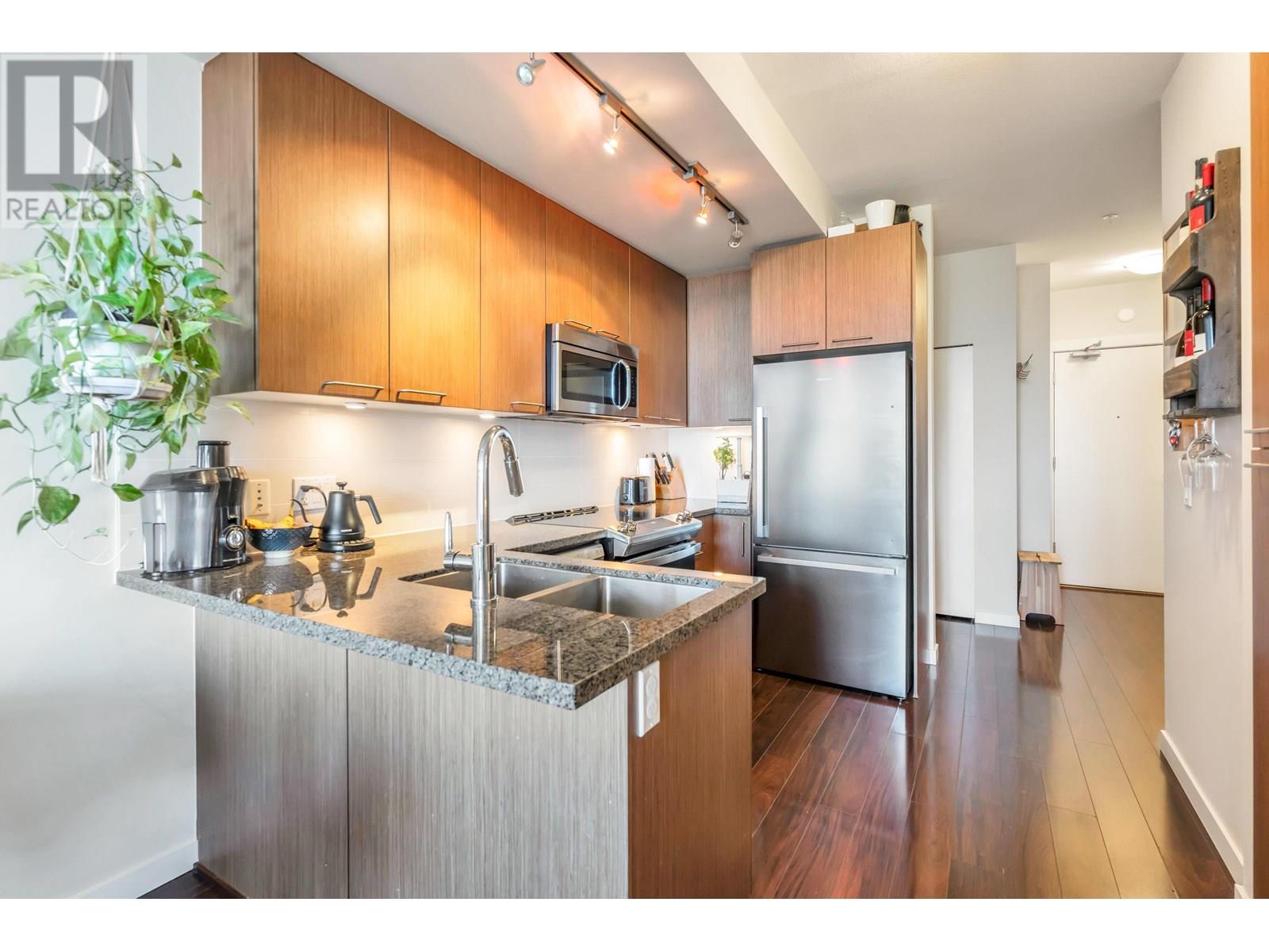 305 2008 E 54TH AVENUE, Vancouver, British Columbia