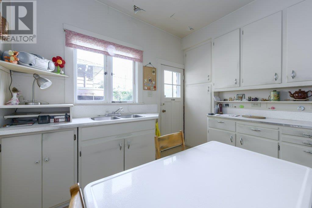 535 W 15th Street, North Vancouver, British Columbia  V7M 1S8 - Photo 12 - R3014004