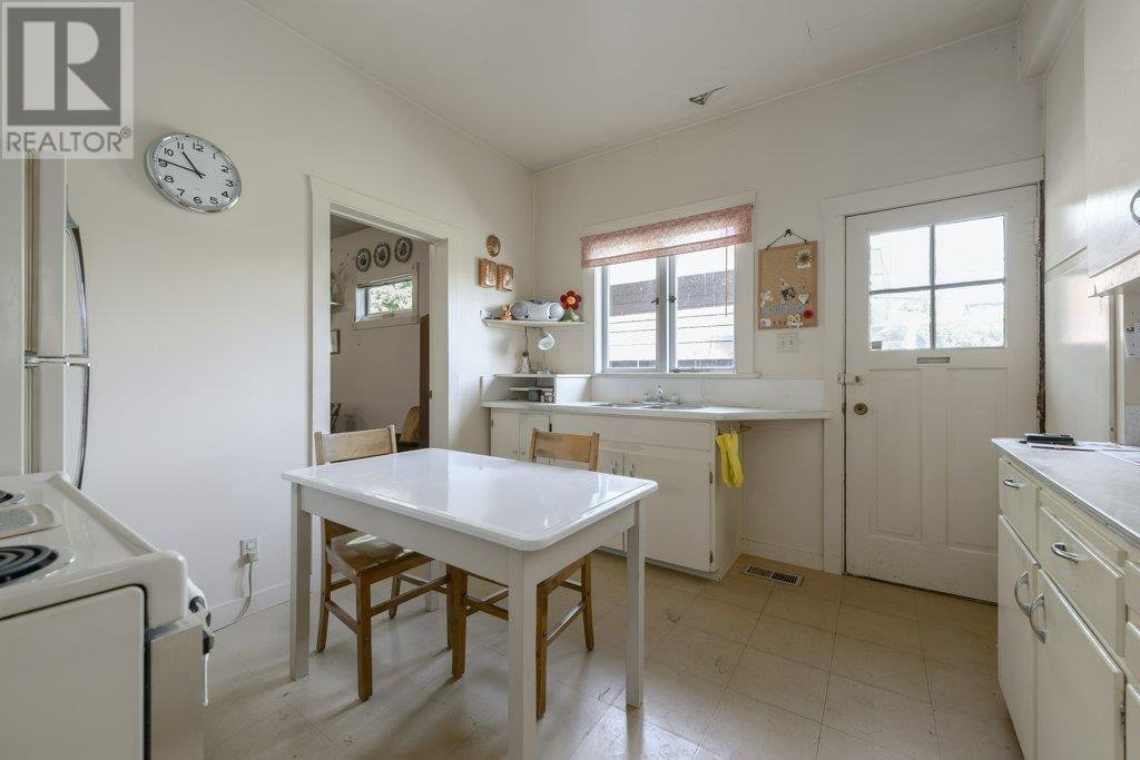 535 W 15th Street, North Vancouver, British Columbia  V7M 1S8 - Photo 13 - R3014004