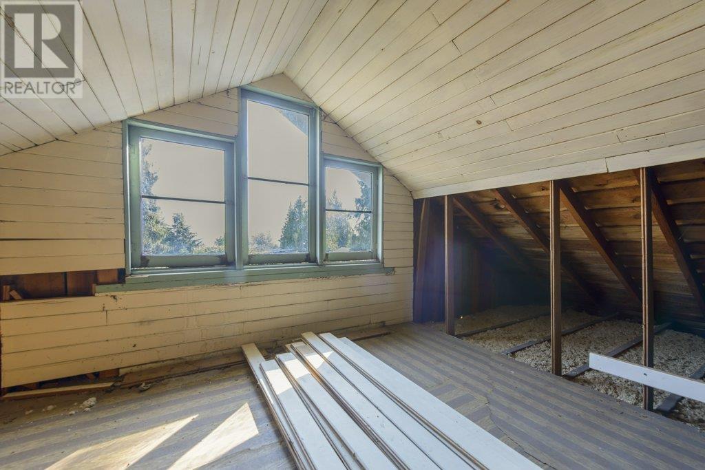 535 W 15th Street, North Vancouver, British Columbia  V7M 1S8 - Photo 34 - R3014004