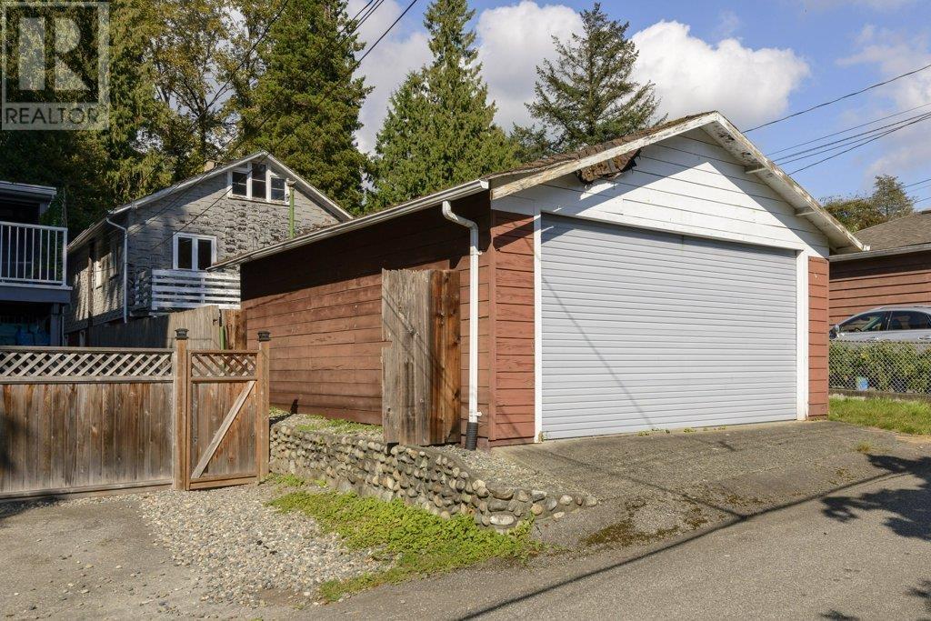 535 W 15th Street, North Vancouver, British Columbia  V7M 1S8 - Photo 35 - R3014004
