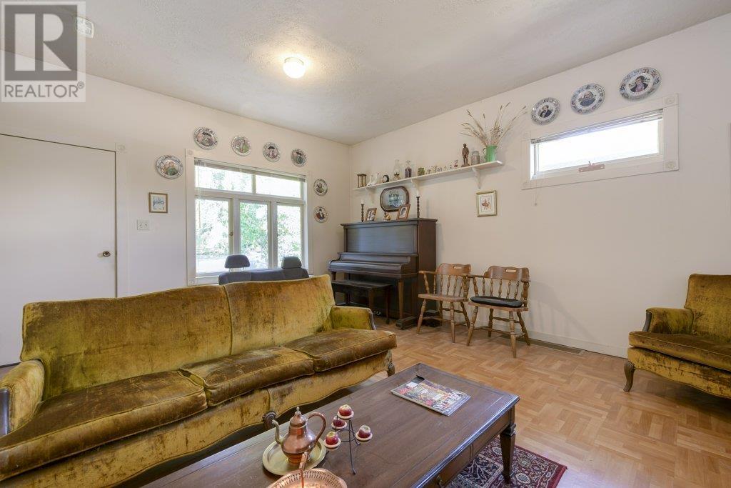 535 W 15th Street, North Vancouver, British Columbia  V7M 1S8 - Photo 7 - R3014004