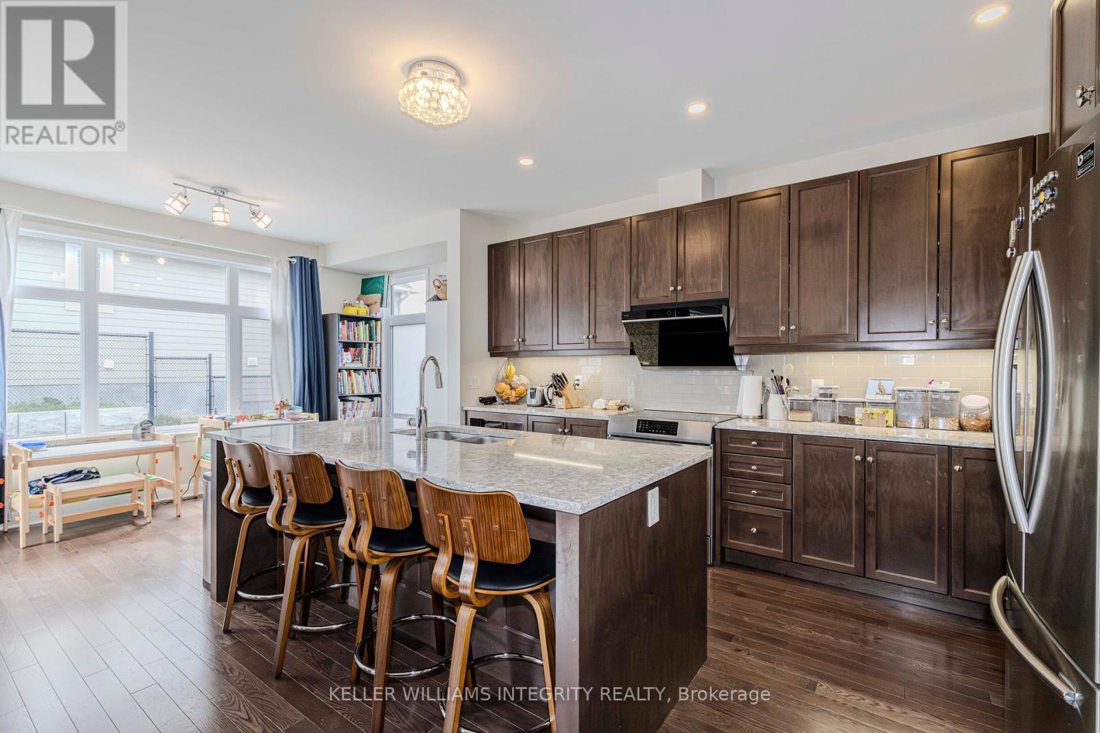 131 Escarpment Crescent, Ottawa, Ontario  K2T 0L8 - Photo 12 - X12210799