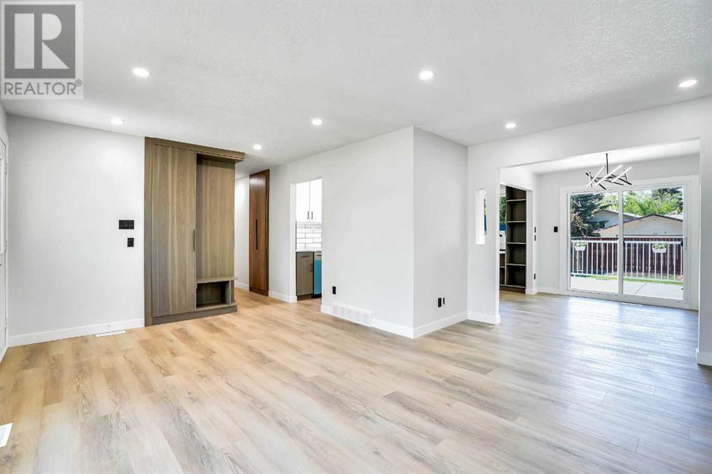 1344 Lake Michigan Crescent Se, Calgary, Alberta  T2J 3G1 - Photo 7 - A2226234