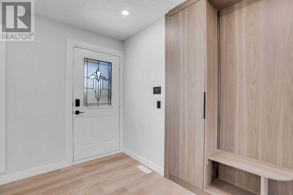 1344 Lake Michigan Crescent Se, Calgary, Alberta  T2J 3G1 - Photo 5 - A2226234