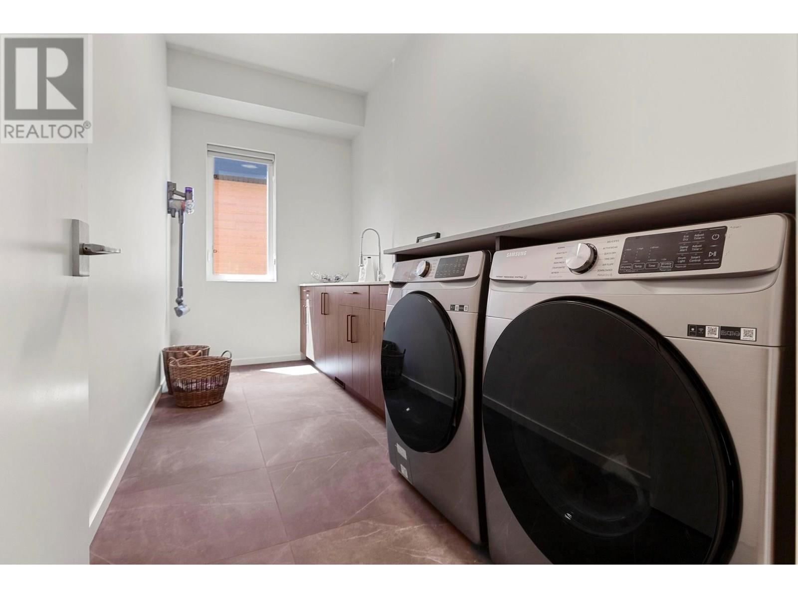 5546 Upper Mission Drive, Kelowna, British Columbia  V1W 5M4 - Photo 27 - 10335440