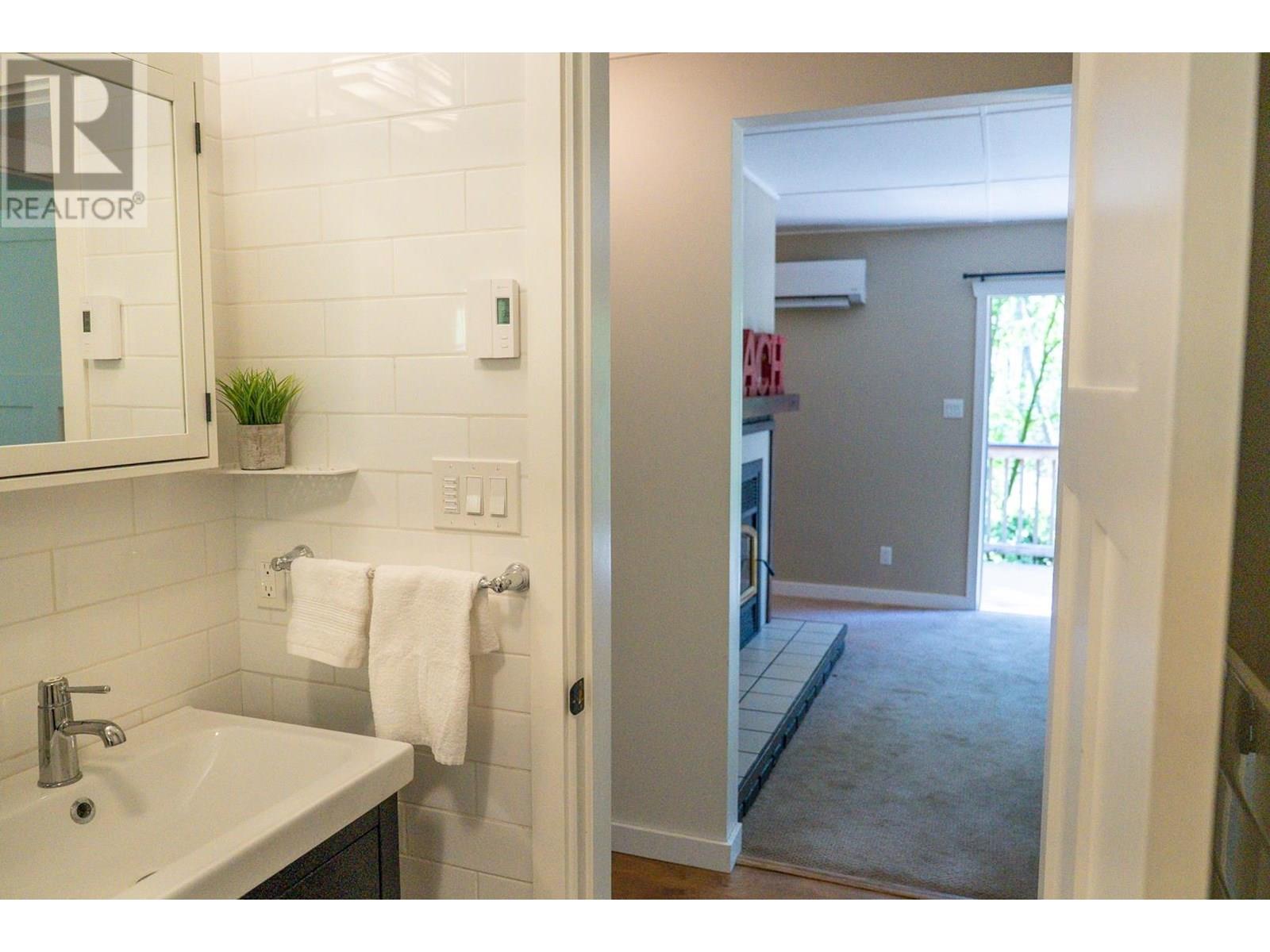 9907 Gowlland Point Road, Pender Island, British Columbia  V0N 2M3 - Photo 21 - R3013553