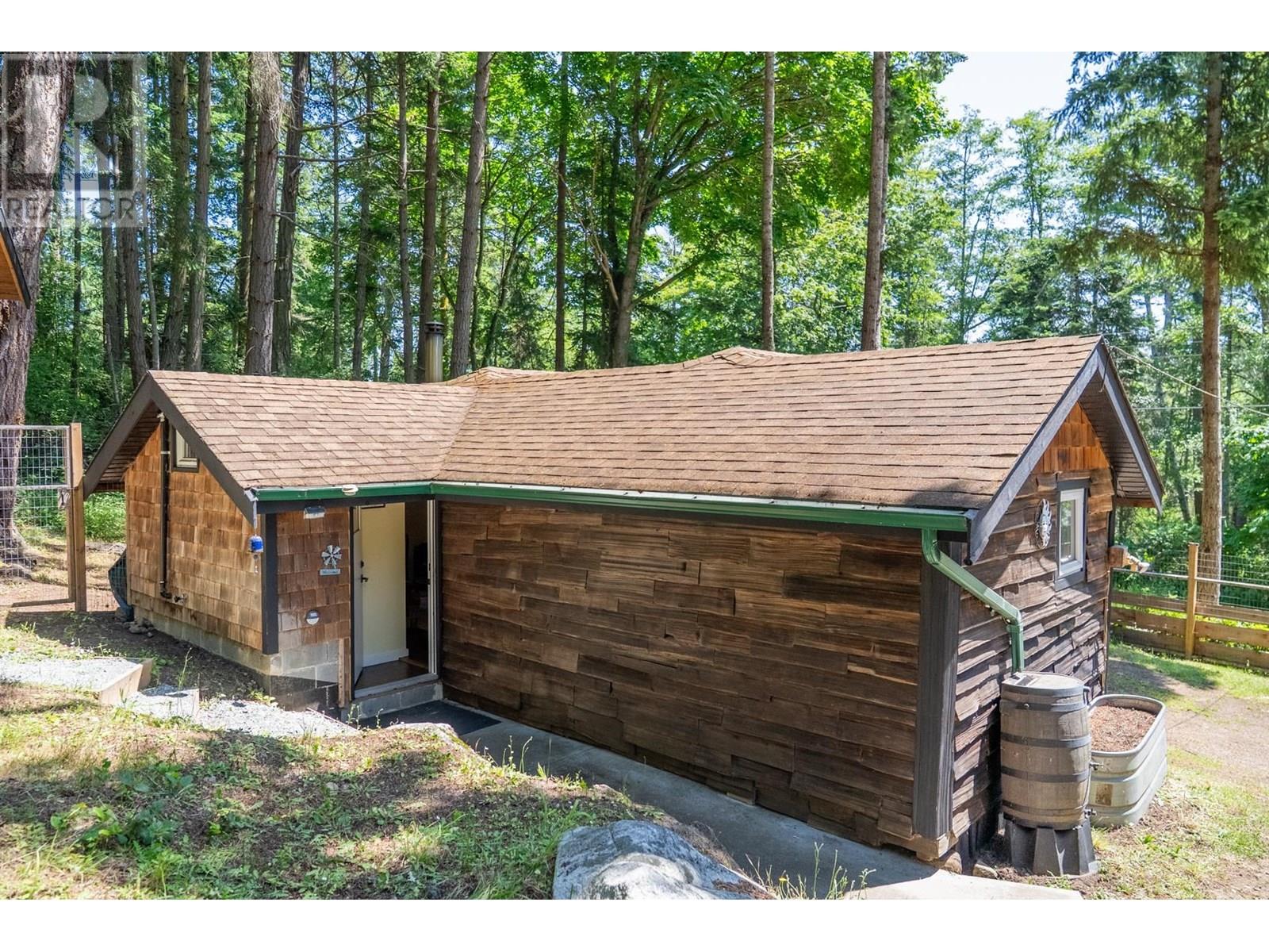 9907 Gowlland Point Road, Pender Island, British Columbia  V0N 2M3 - Photo 25 - R3013553