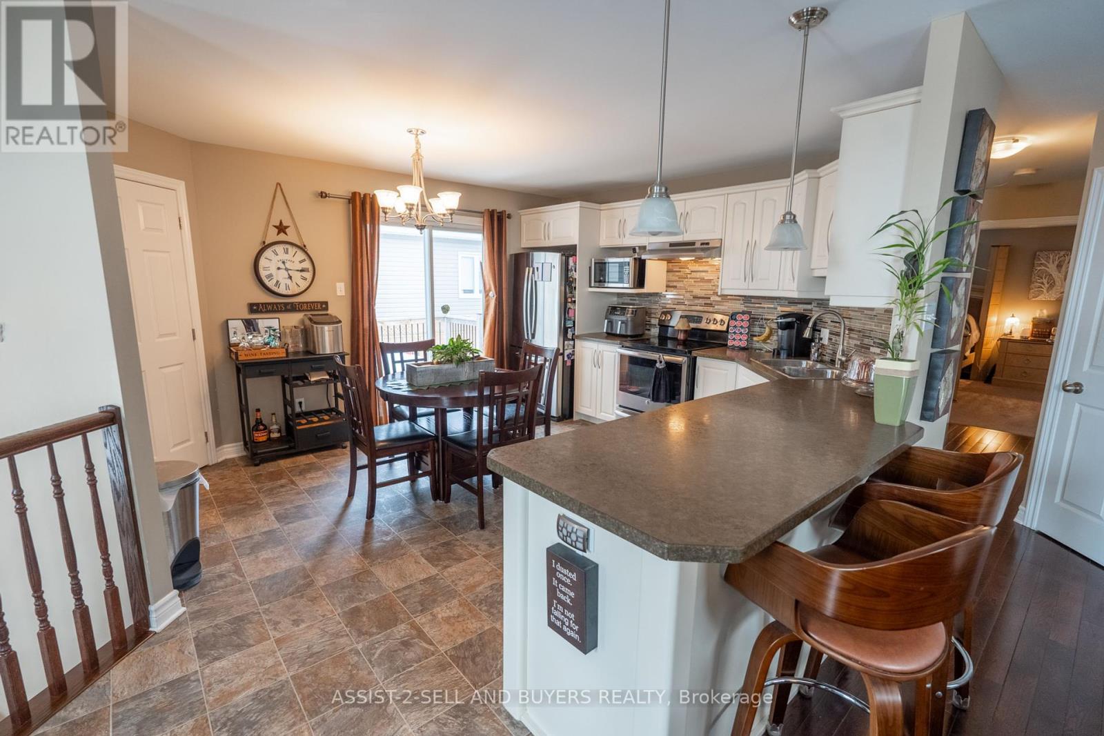 300 Glen Nora Drive, Cornwall, Ontario  K6H 0A8 - Photo 10 - X12211300