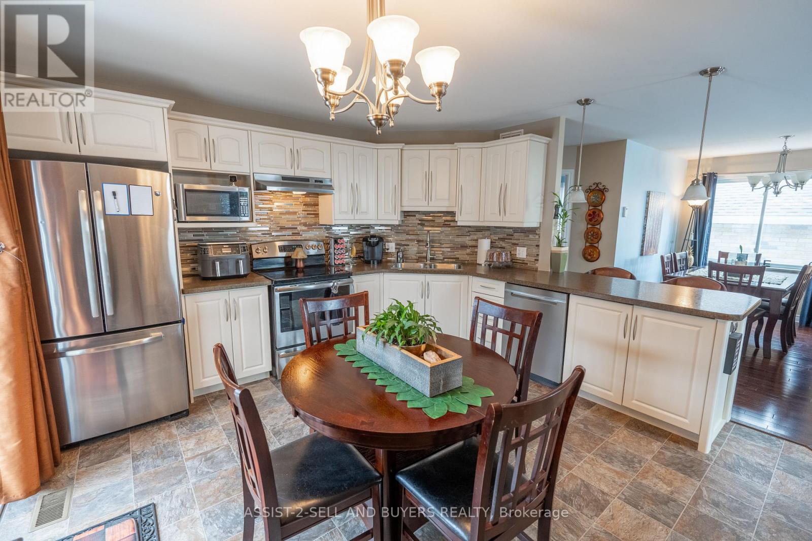 300 Glen Nora Drive, Cornwall, Ontario  K6H 0A8 - Photo 12 - X12211300