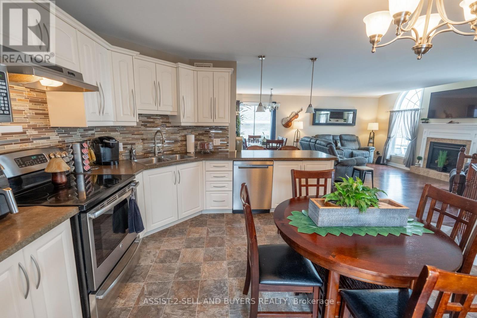 300 Glen Nora Drive, Cornwall, Ontario  K6H 0A8 - Photo 9 - X12211300