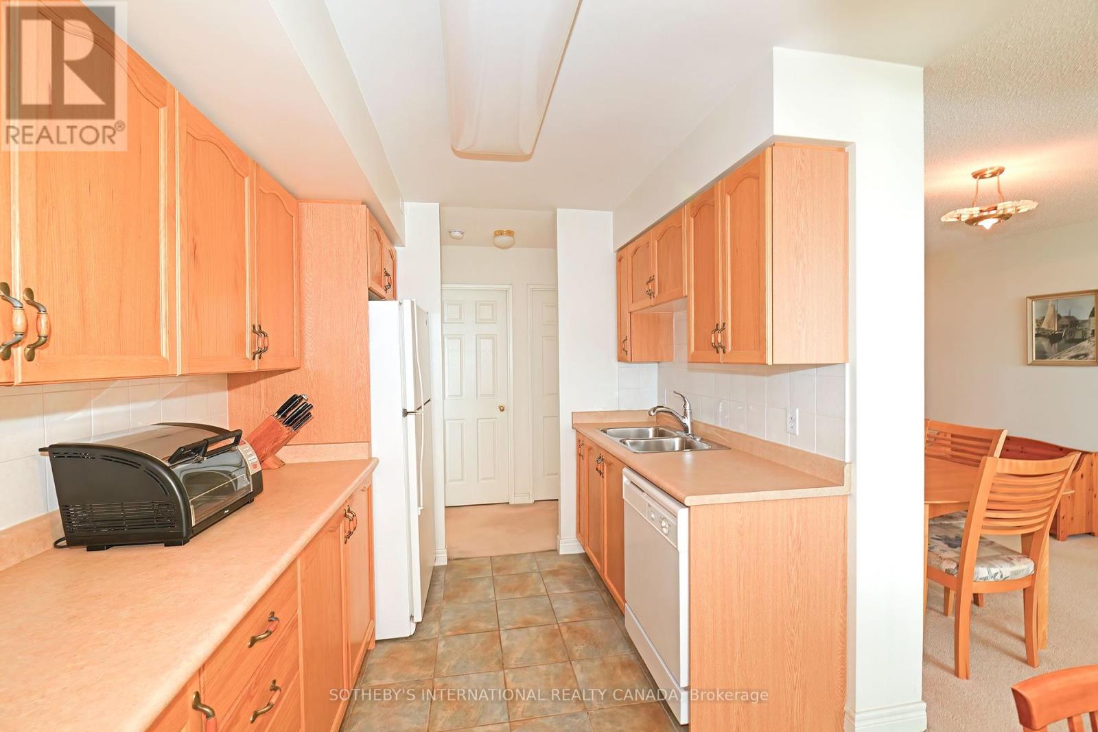 1605 - 35 Merton Street, Toronto, Ontario  M4S 3G4 - Photo 4 - C12211308