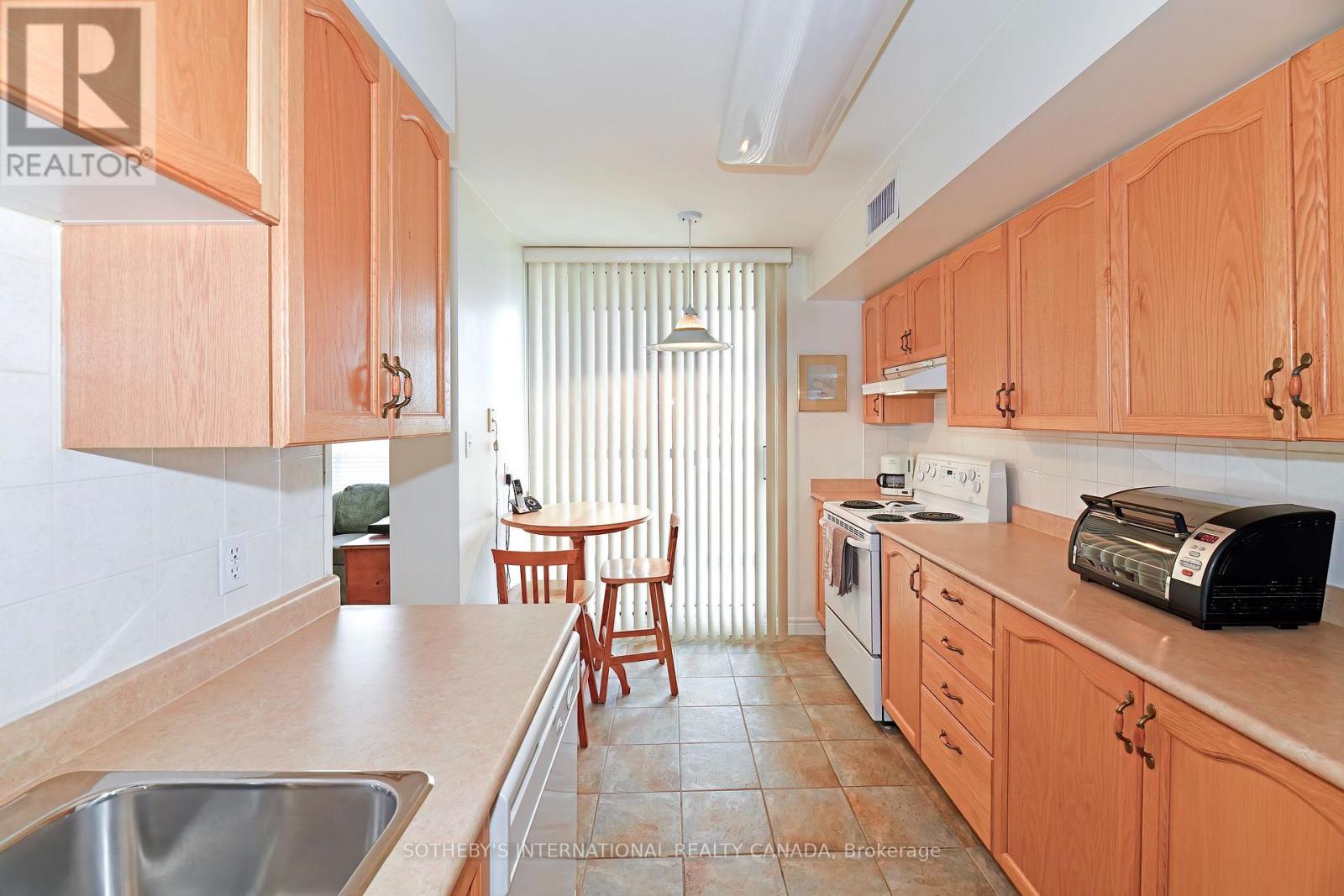 1605 - 35 Merton Street, Toronto, Ontario  M4S 3G4 - Photo 5 - C12211308