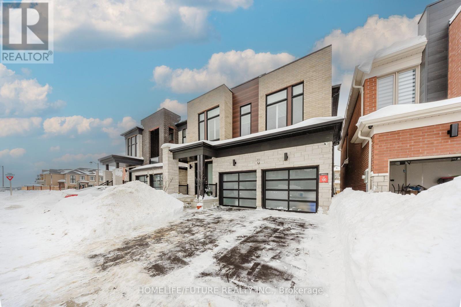 104 Mckean Drive, Whitchurch-Stouffville, Ontario  L4A 4W4 - Photo 4 - N12211304