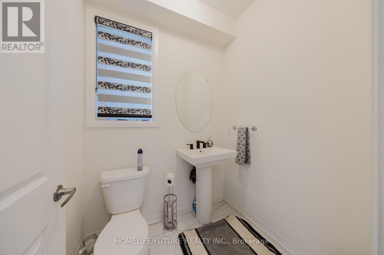 104 Mckean Drive, Whitchurch-Stouffville, Ontario  L4A 4W4 - Photo 8 - N12211304