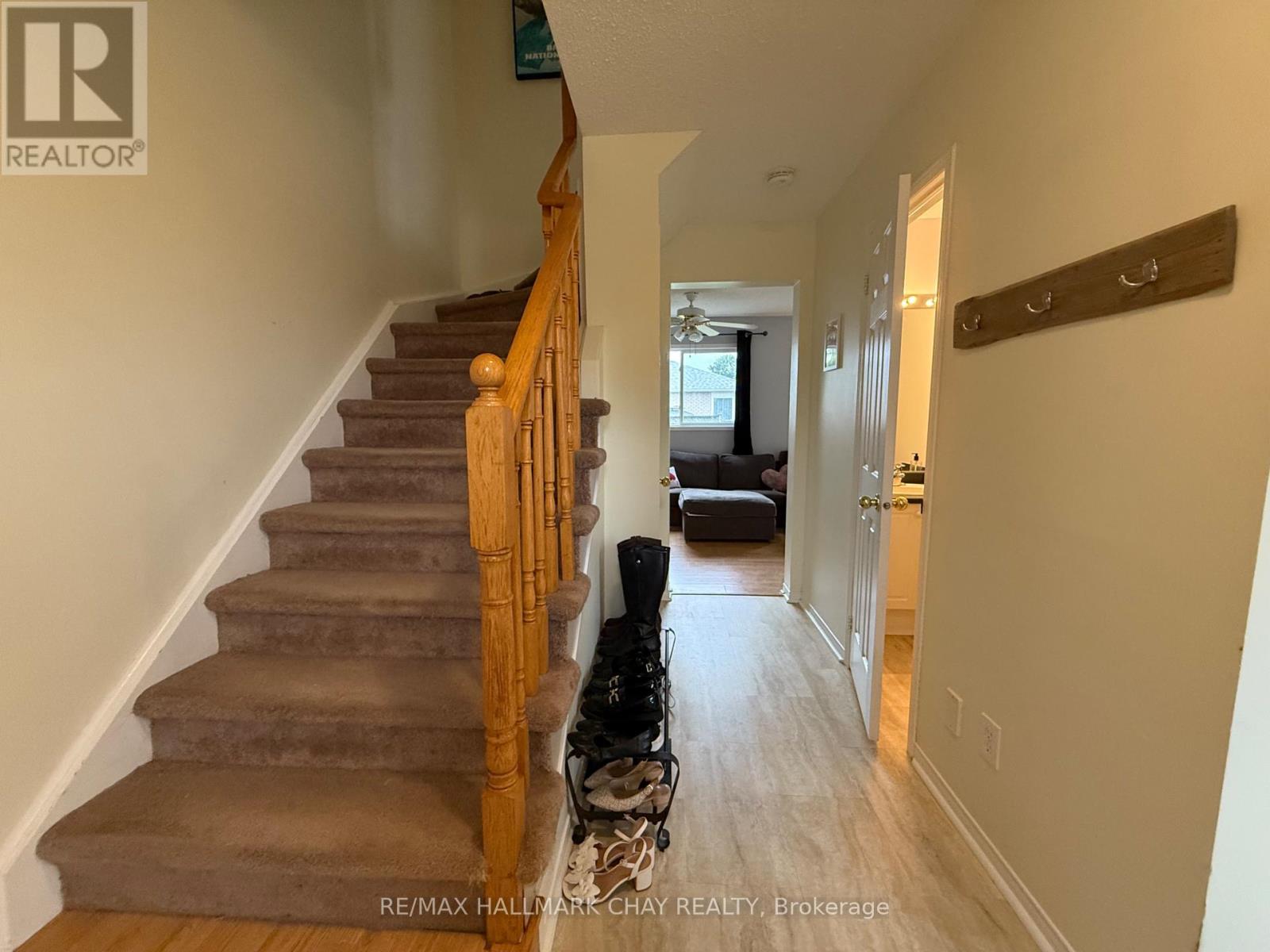 29 Golds Crescent, Barrie, Ontario  L4N 8R5 - Photo 12 - S12211305