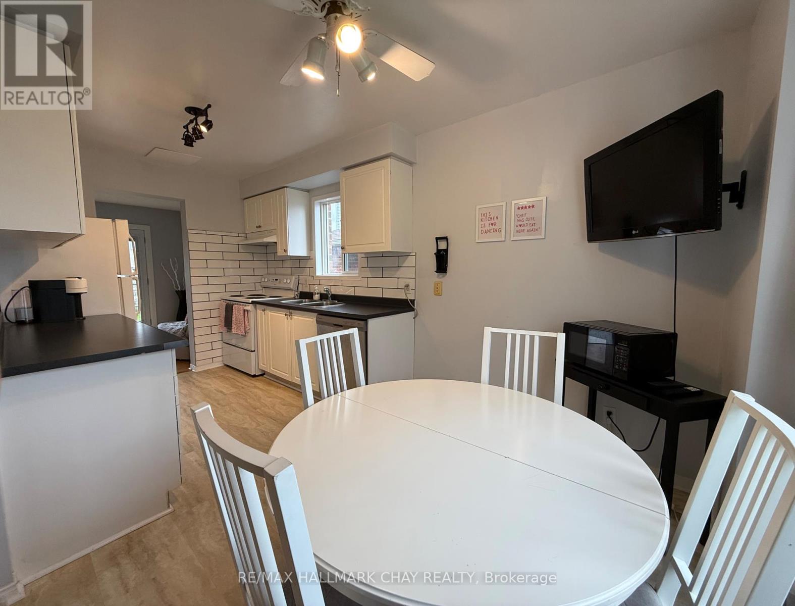 29 Golds Crescent, Barrie, Ontario  L4N 8R5 - Photo 4 - S12211305