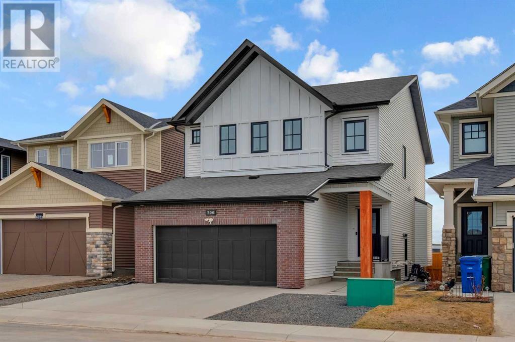Property at 700 Reynolds Crescent SW image 2