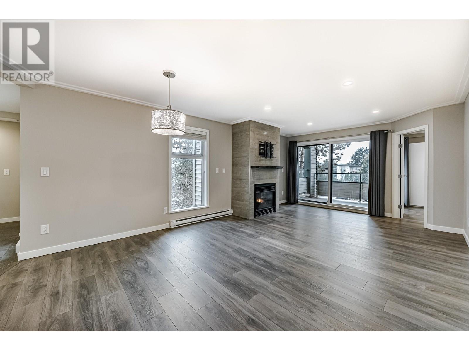 305 2915 Glen Drive, Coquitlam, British Columbia  V3B 7H8 - Photo 6 - R3012122