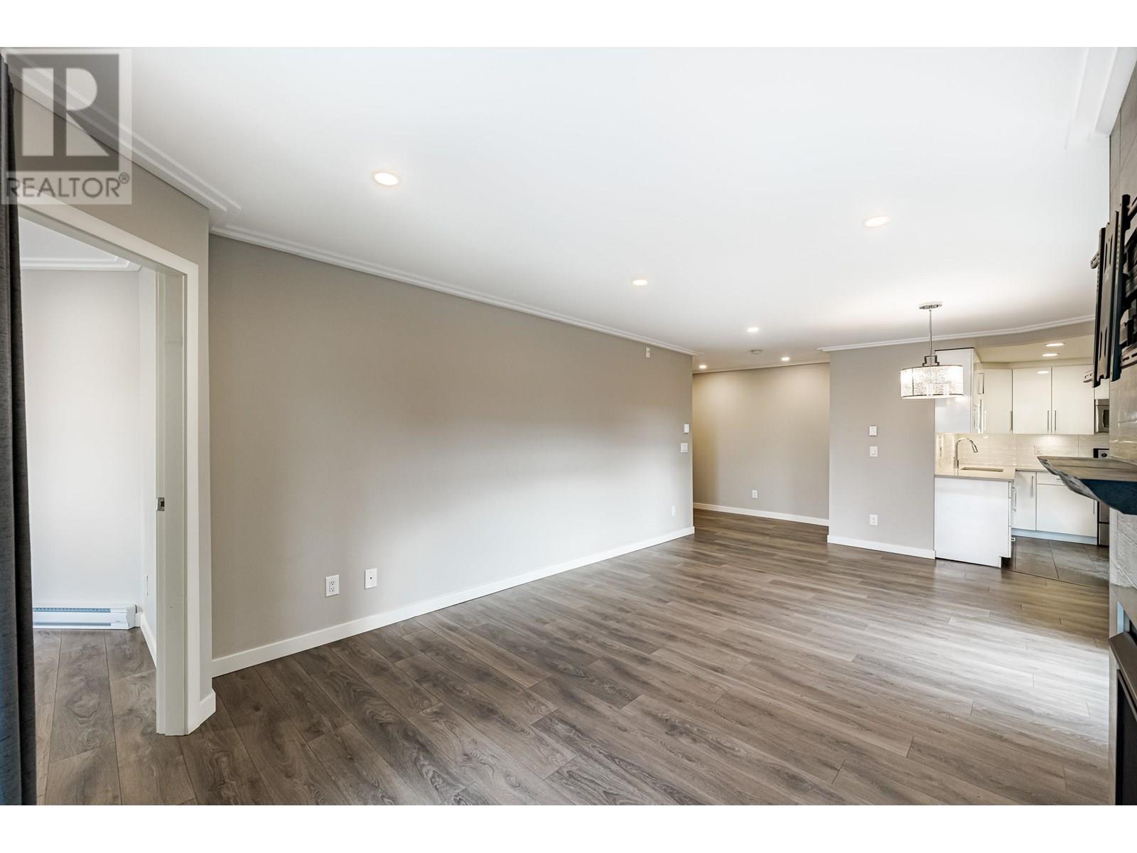 305 2915 Glen Drive, Coquitlam, British Columbia  V3B 7H8 - Photo 11 - R3012122