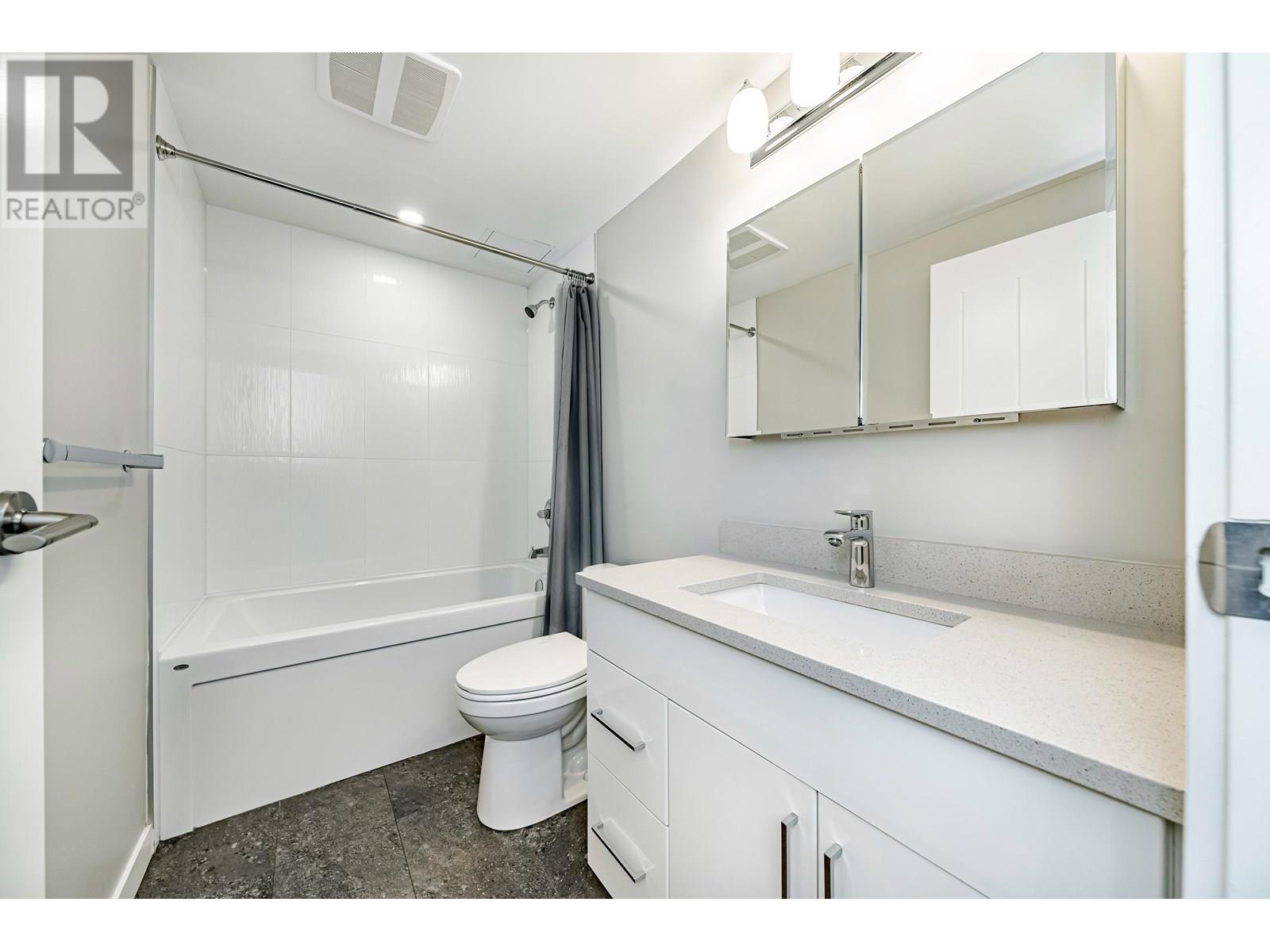 305 2915 Glen Drive, Coquitlam, British Columbia  V3B 7H8 - Photo 13 - R3012122