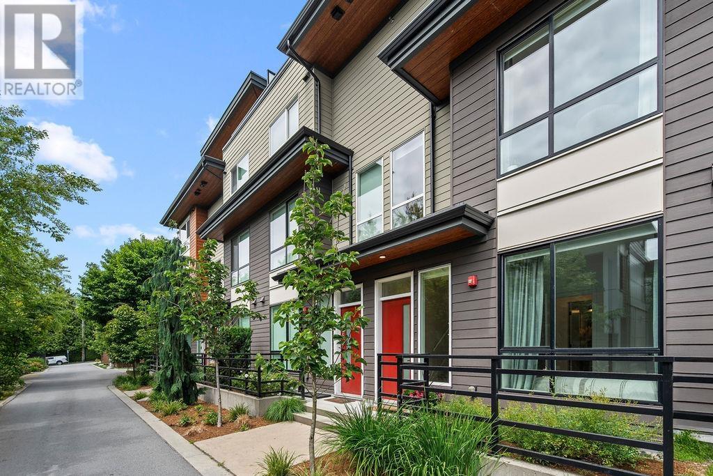 16 533 E 3RD STREET, North Vancouver, British Columbia