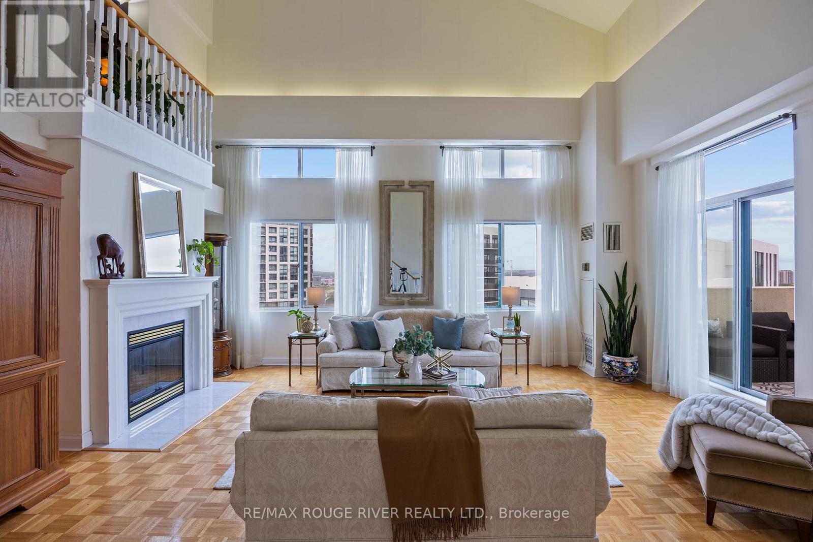 <div class="slider-price">$1,299,000</div><p>Ph 301 - 101 Subway Crescent, Toronto, Ontario</p>