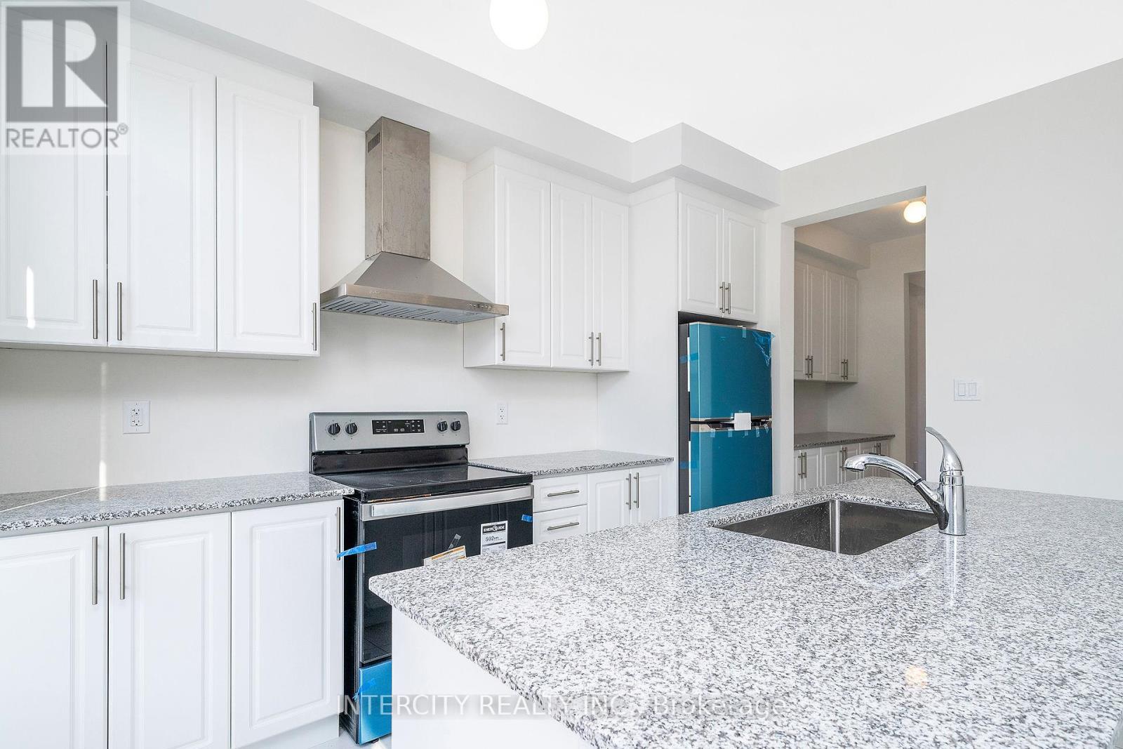 12 Queenpost Drive, Brampton, Ontario  L6Y 6L2 - Photo 12 - W12211295