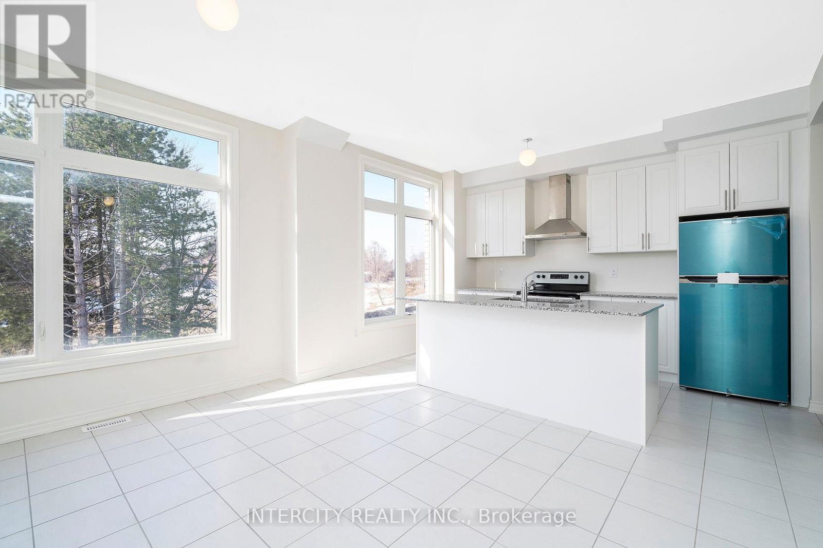 12 Queenpost Drive, Brampton, Ontario  L6Y 6L2 - Photo 9 - W12211295